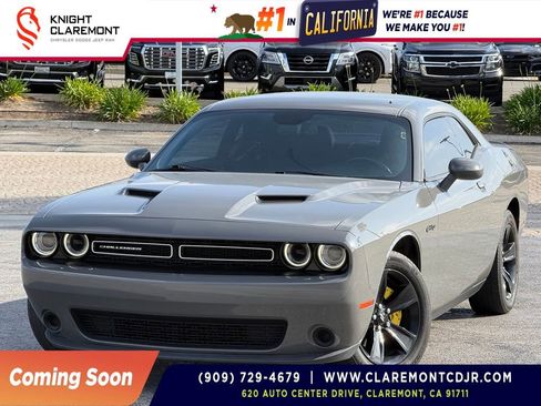 Used 2019 Dodge Challenger SXT RWD image 1