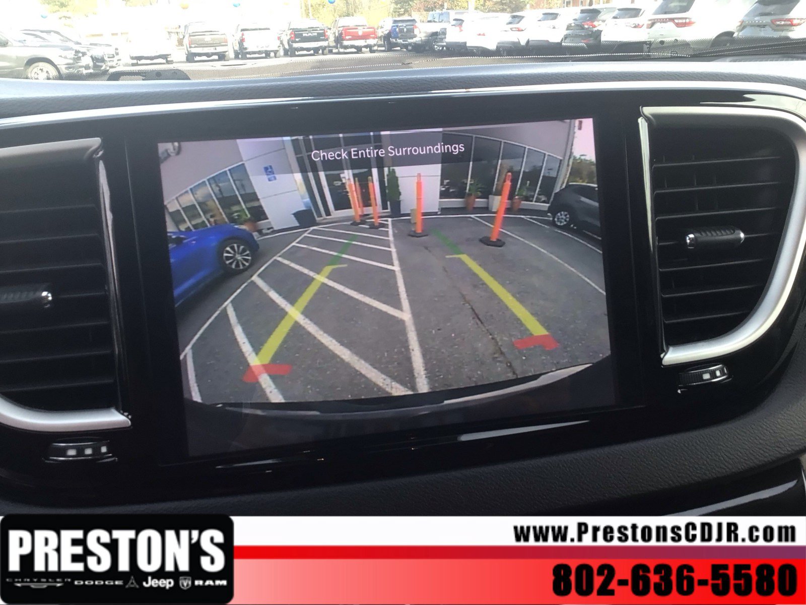 Used 2024 Chrysler Pacifica Touring-L FWD image 18