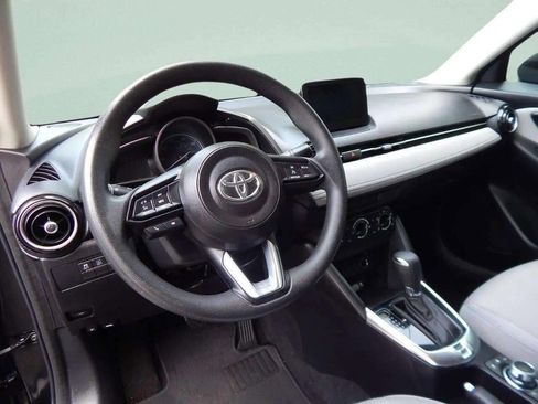 Used 2019 Toyota Yaris XLE image 11