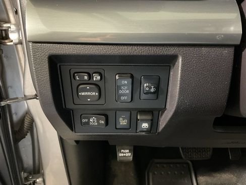 Used 2015 Toyota Tundra Platinum AWD/4WD image 27