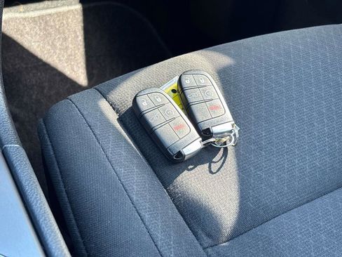 Used 2019 Jeep Grand Cherokee Laredo image 24