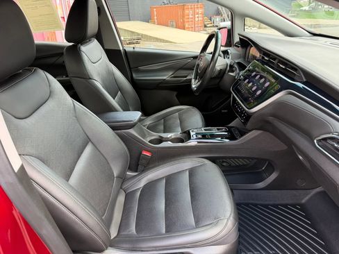Used 2022 Chevrolet Bolt LT w/ Infotainment Package FWD image 23