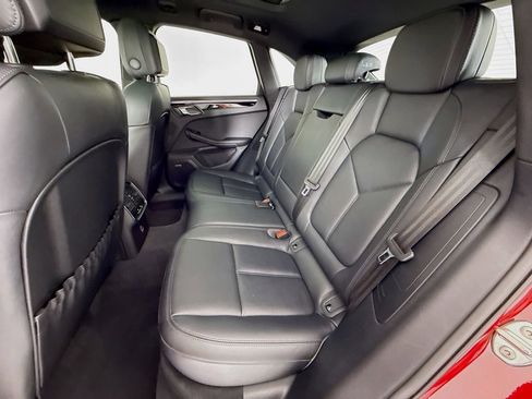 Certified 2025 Porsche Macan AWD/4WD image 25
