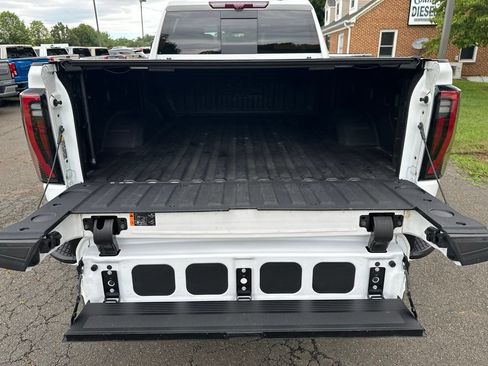 Used 2025 GMC Sierra 2500 AT4 w/ AT4 Premium Plus Package AWD/4WD image 13