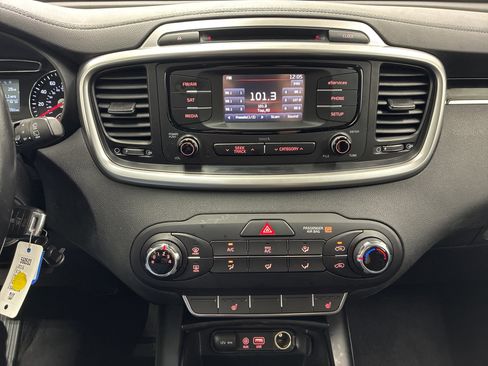 Used 2016 Kia Sorento FWD w/ LX Convenience Package image 20