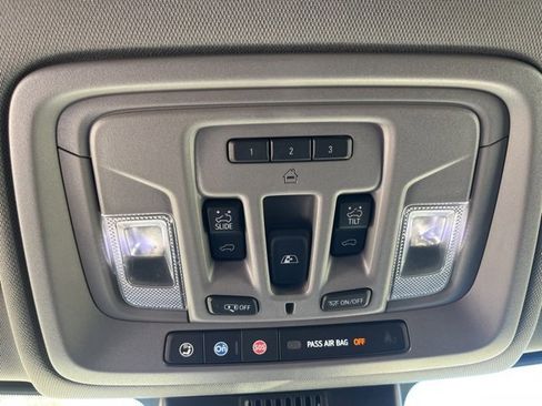 Used 2022 Chevrolet Silverado 1500 LT Trail Boss w/ Convenience Package II image 12