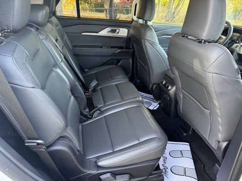 Certified 2025 Ford Explorer Active w/ Active Comfort Package image 11