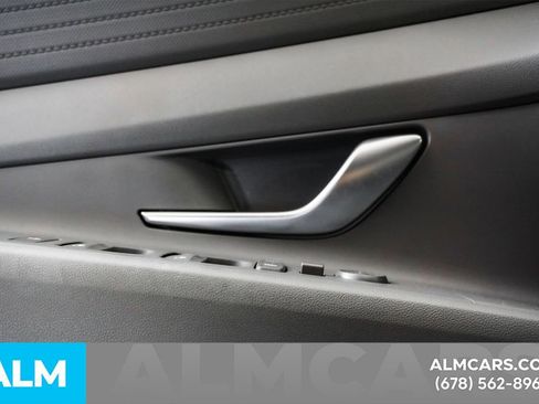 Used 2025 Hyundai Elantra SE image 43