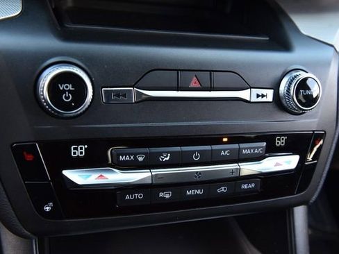 Used 2020 Ford Explorer XLT w/ Comfort Package AWD/4WD image 14
