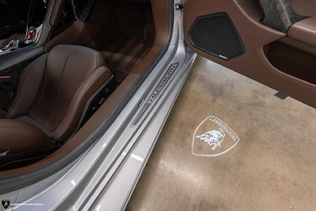 Used 2020 Lamborghini Huracan EVO AWD/4WD image 32