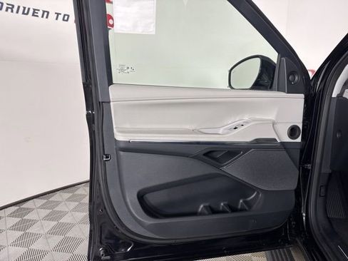 New 2025 Lincoln Navigator Reserve image 16