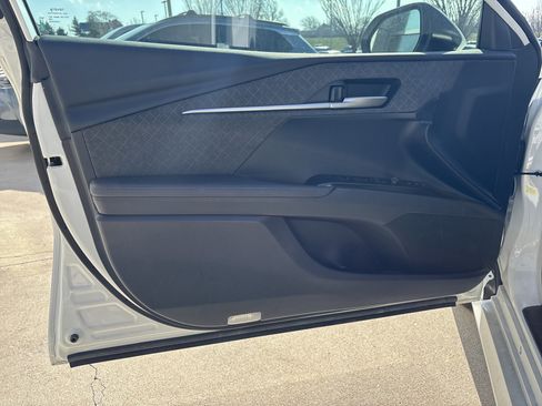 Used 2025 Toyota Camry XLE w/ Premium Plus Package image 14