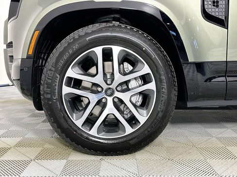 Certified 2025 Land Rover Defender 90 X-Dynamic SE AWD/4WD image 9