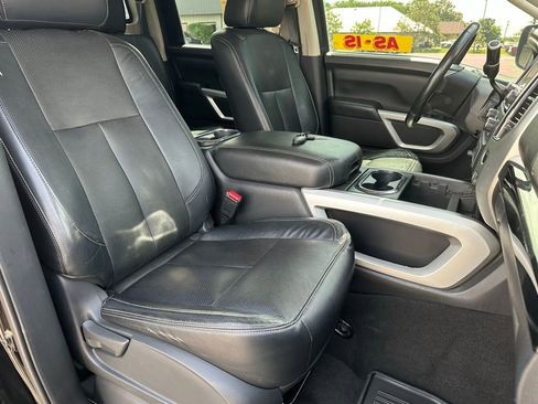 Used 2020 Nissan Titan SV w/ SV Convenience Package AWD/4WD image 18