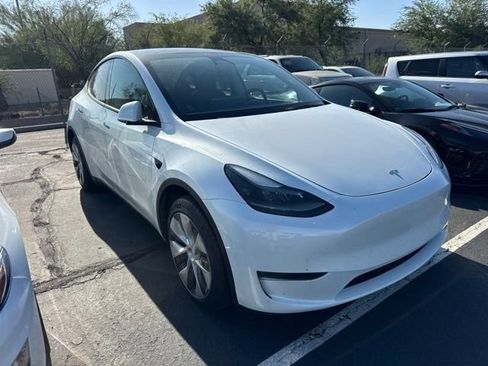 Used 2023 Tesla Model Y Long Range AWD/4WD image 2