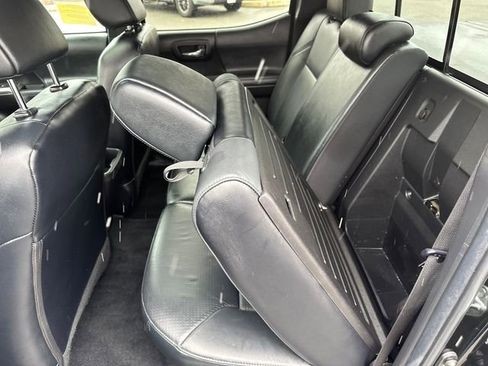Used 2022 Toyota Tacoma Limited image 17