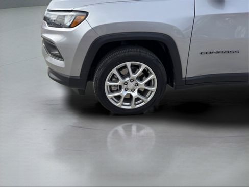 Used 2024 Jeep Compass Latitude image 25