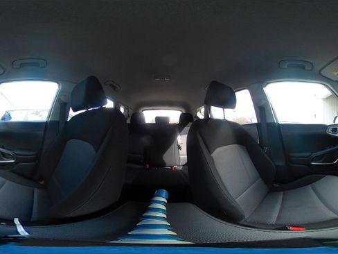 Used 2025 Kia Soul LX w/ LX Technology Package FWD image 40