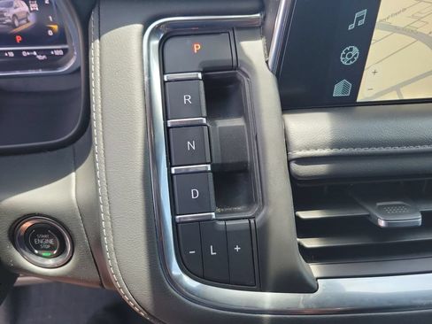 Used 2023 Chevrolet Tahoe Z71 w/ Luxury Package AWD/4WD image 16