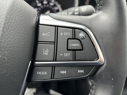 Used 2021 Toyota Highlander XLE image 21