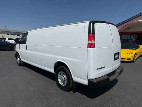 Used 2017 Chevrolet Express 3500 Extended RWD image 3