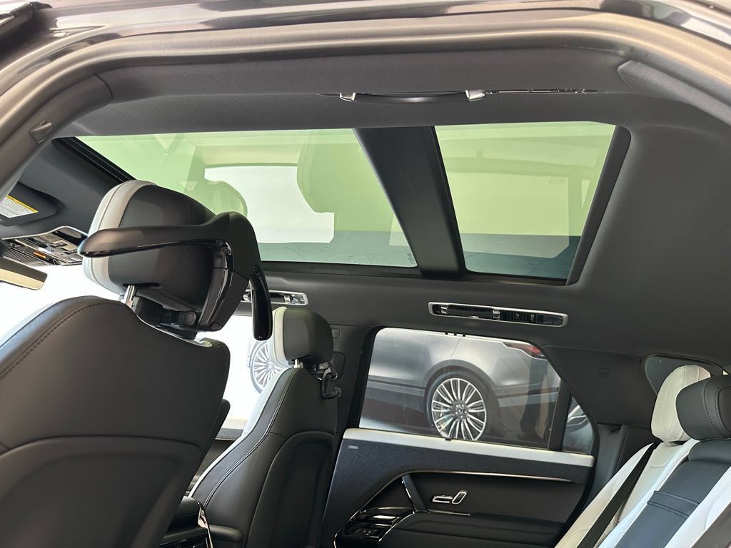 New 2025 Land Rover Range Rover Sport Dynamic SE AWD/4WD image 13