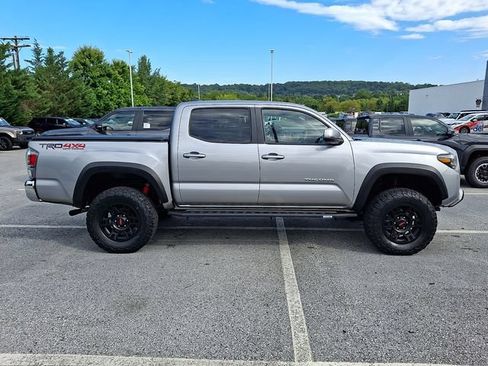 Certified 2020 Toyota Tacoma TRD Off-Road AWD/4WD image 7