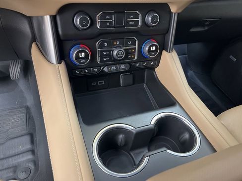 Used 2024 Chevrolet Suburban Premier RWD image 25