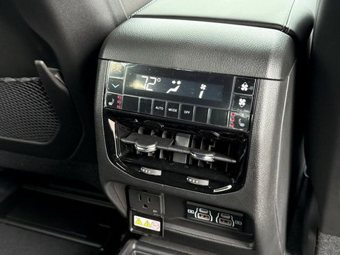 New 2025 Jeep Grand Cherokee L Limited w/ Luxury Tech Group II image 14