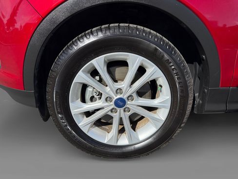 Used 2017 Ford Escape SE w/ Equipment Group 201A AWD/4WD image 9