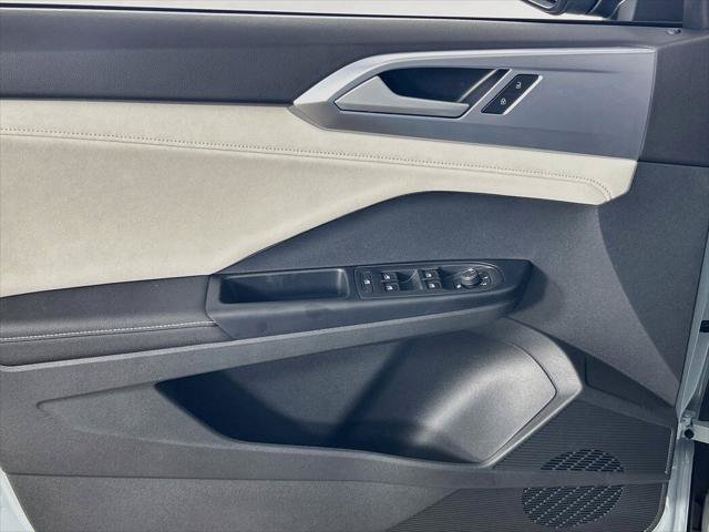 New 2027 Volkswagen Taos SE AWD/4WD image 17