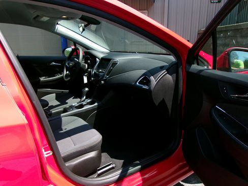 Used 2019 Chevrolet Cruze LS FWD image 9