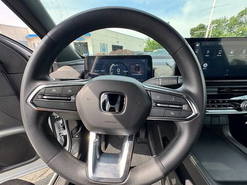 Used 2024 Honda Prologue EX image 15