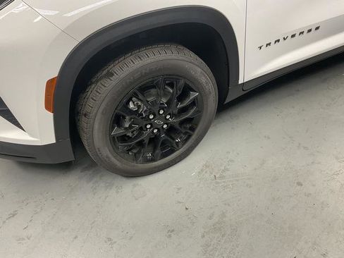 New 2026 Chevrolet Traverse LT w/ Midnight/Sport Edition AWD/4WD image 4