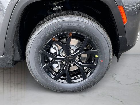 New 2026 Jeep Grand Cherokee Altitude AWD/4WD image 33