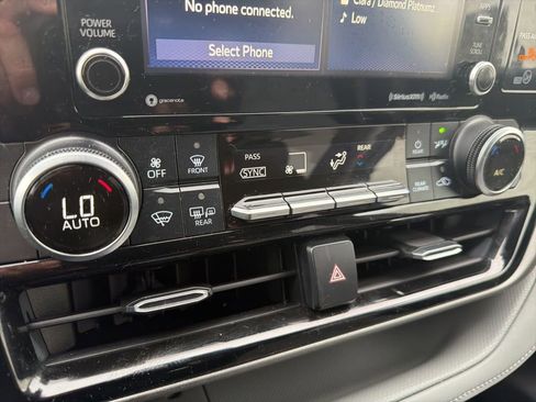 Used 2021 Toyota Highlander LE image 20