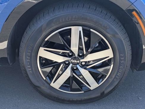 Used 2023 Kia Sorento S w/ Panoramic Sunroof Package image 11