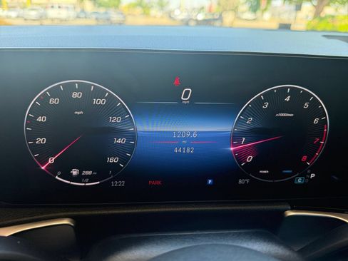 Used 2025 Mercedes-Benz GLB 250 image 43