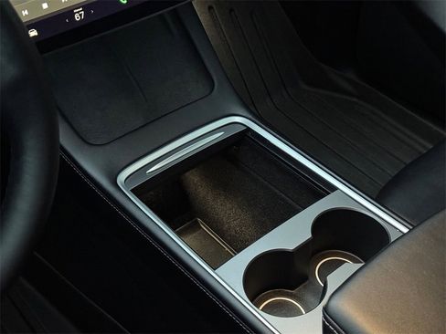 Used 2021 Tesla Model Y Long Range image 21