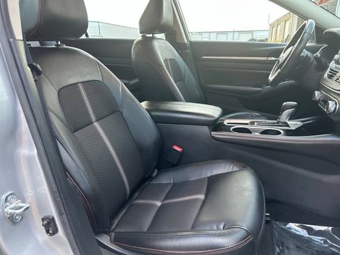 Used 2024 Nissan Altima 2.5 SR FWD image 42