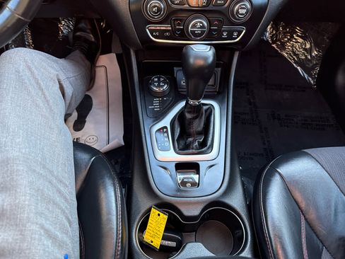 Used 2015 Jeep Cherokee Trailhawk w/ Comfort/Convenience Group image 24