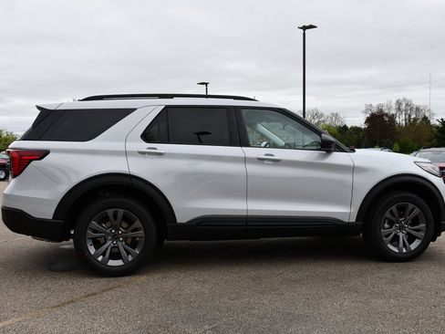 Used 2026 Ford Explorer Active w/ Active Comfort Package AWD/4WD image 7
