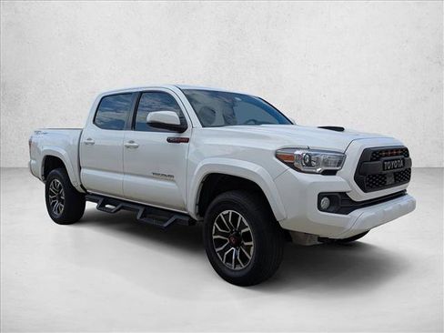 Used 2022 Toyota Tacoma TRD Sport w/ Technology Package image 3