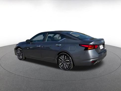 Used 2025 Nissan Altima 2.5 SV image 10