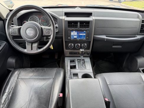 Used 2012 Jeep Liberty Sport image 16