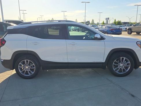 Used 2023 GMC Terrain SLT w/ LPO, Floor Liner Package AWD/4WD image 6