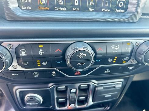 Used 2022 Jeep Gladiator Overland w/ LED Lighting Group AWD/4WD image 29