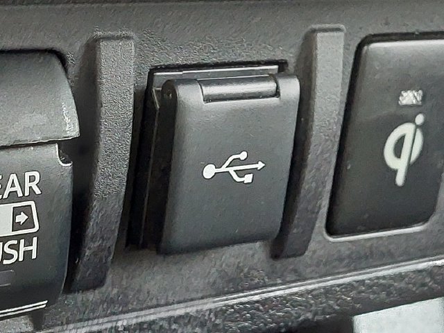 Used 2021 Toyota Tacoma TRD Off-Road w/ Technology Package AWD/4WD image 21