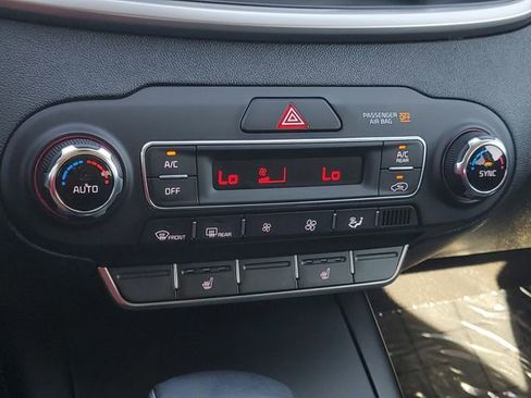 Used 2020 Kia Sorento S image 32