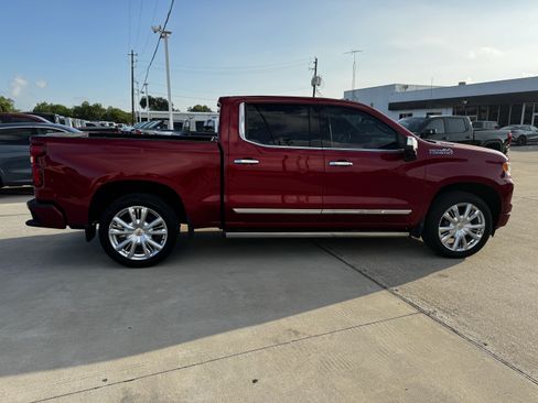 Used 2024 Chevrolet Silverado 1500 High Country AWD/4WD image 7